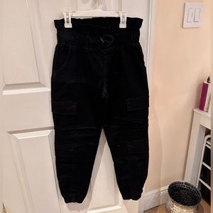 Black draw string high rise cargo joggers size 3/4